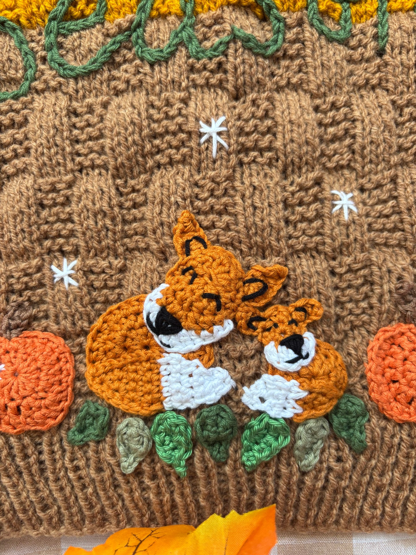 Size 3-4 years, Cosy Season Cuddling foxes