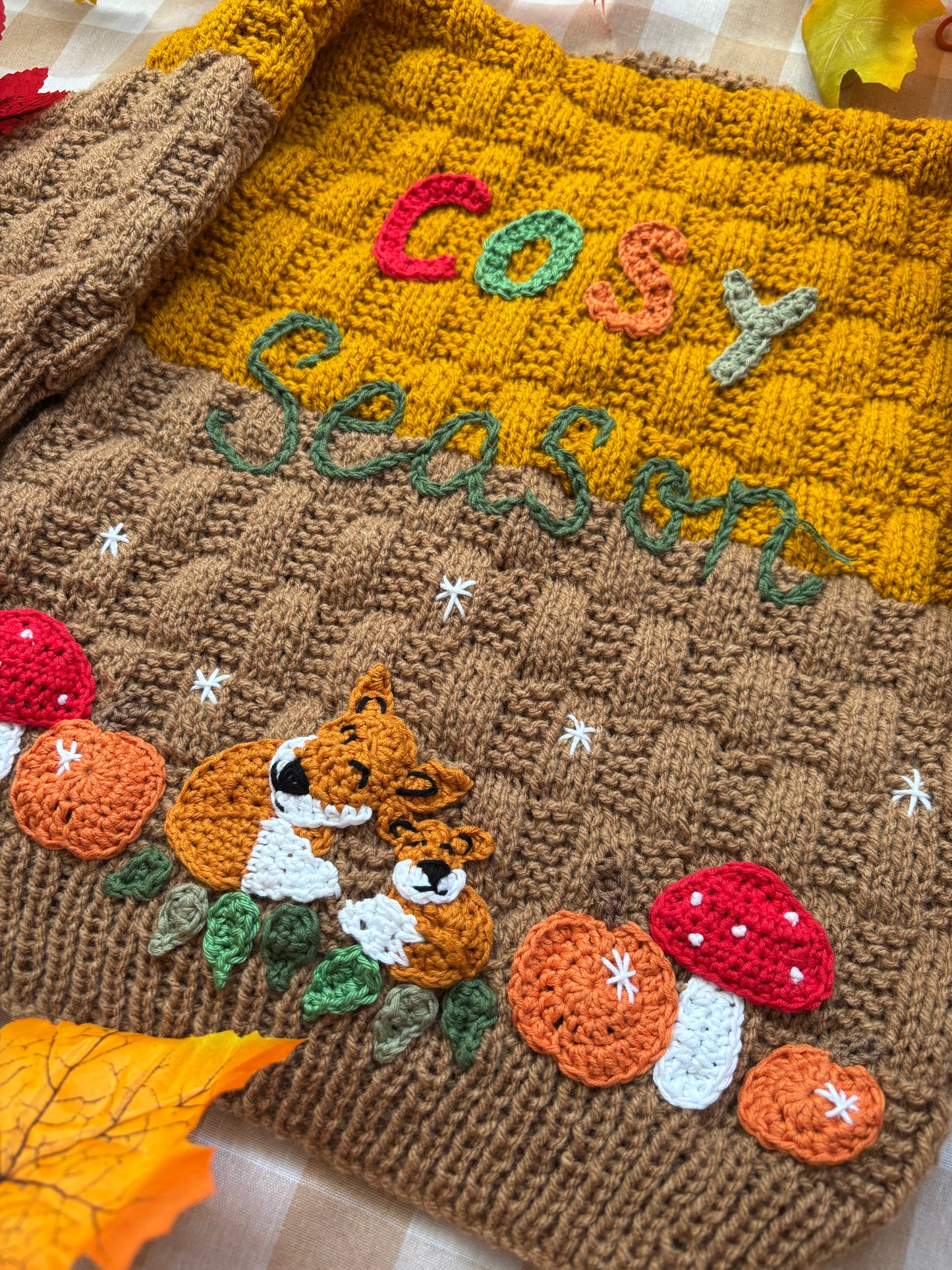 Size 3-4 years, Cosy Season Cuddling foxes