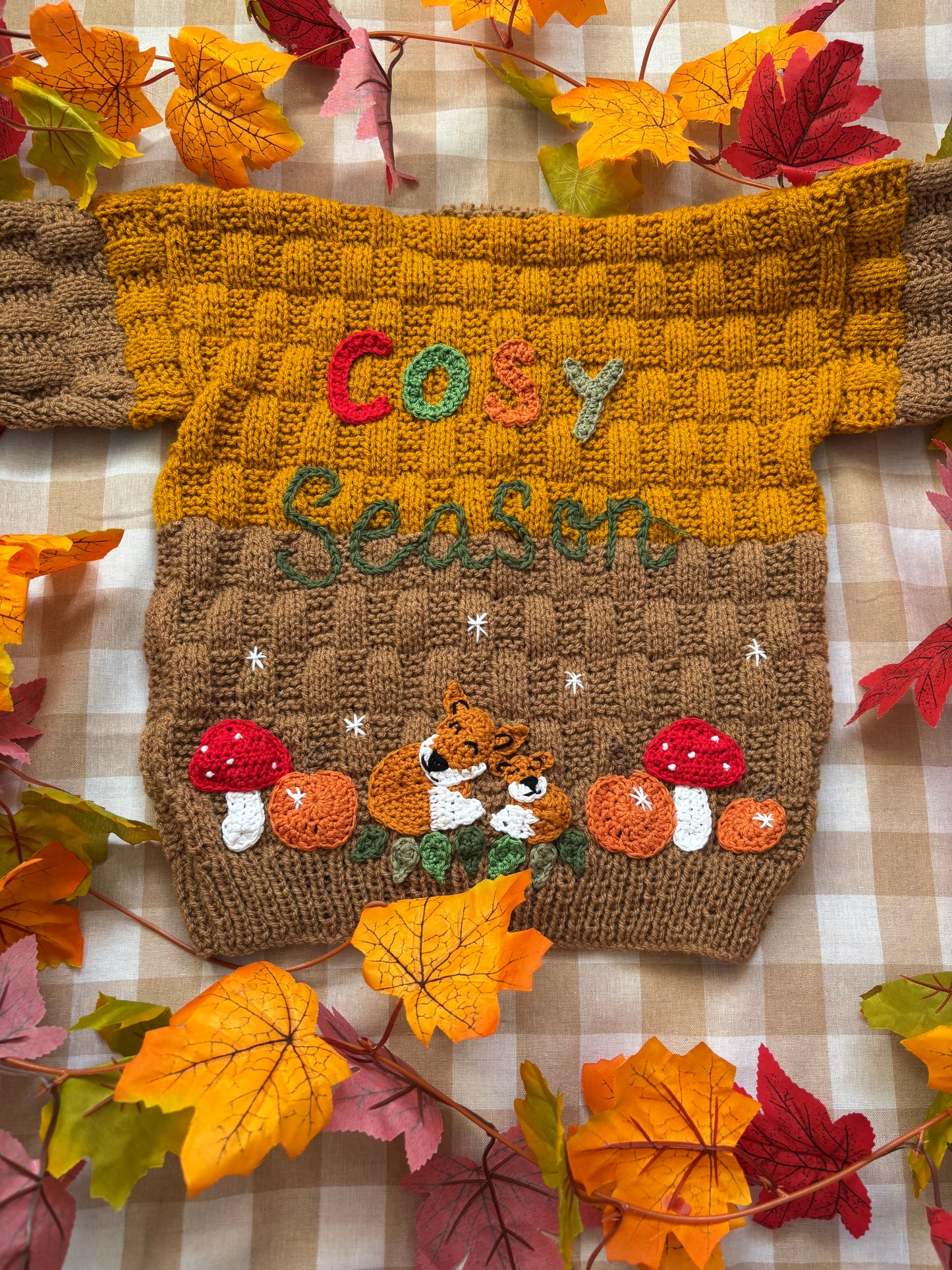 Size 3-4 years, Cosy Season Cuddling foxes