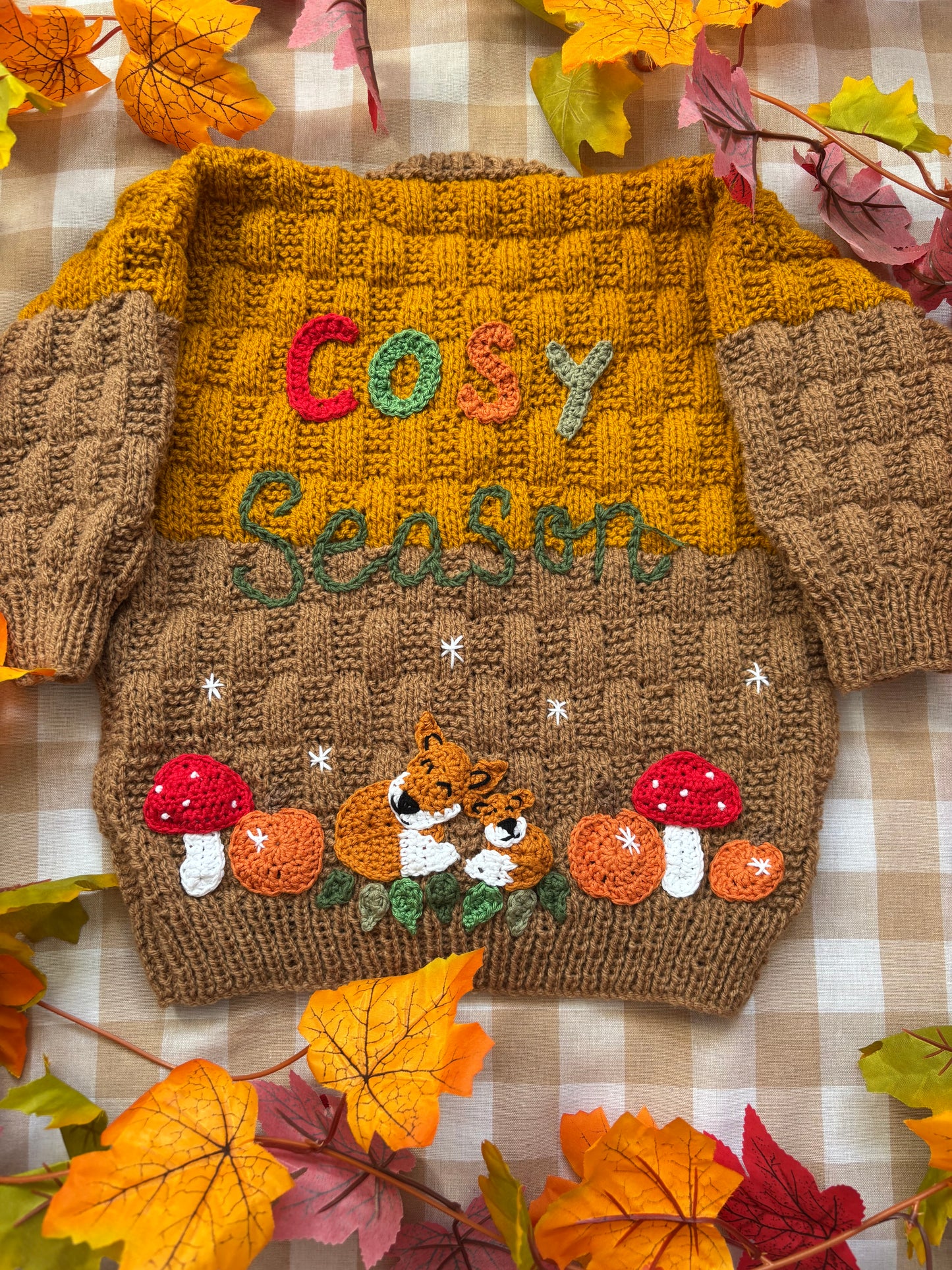 Size 3-4 years, Cosy Season Cuddling foxes