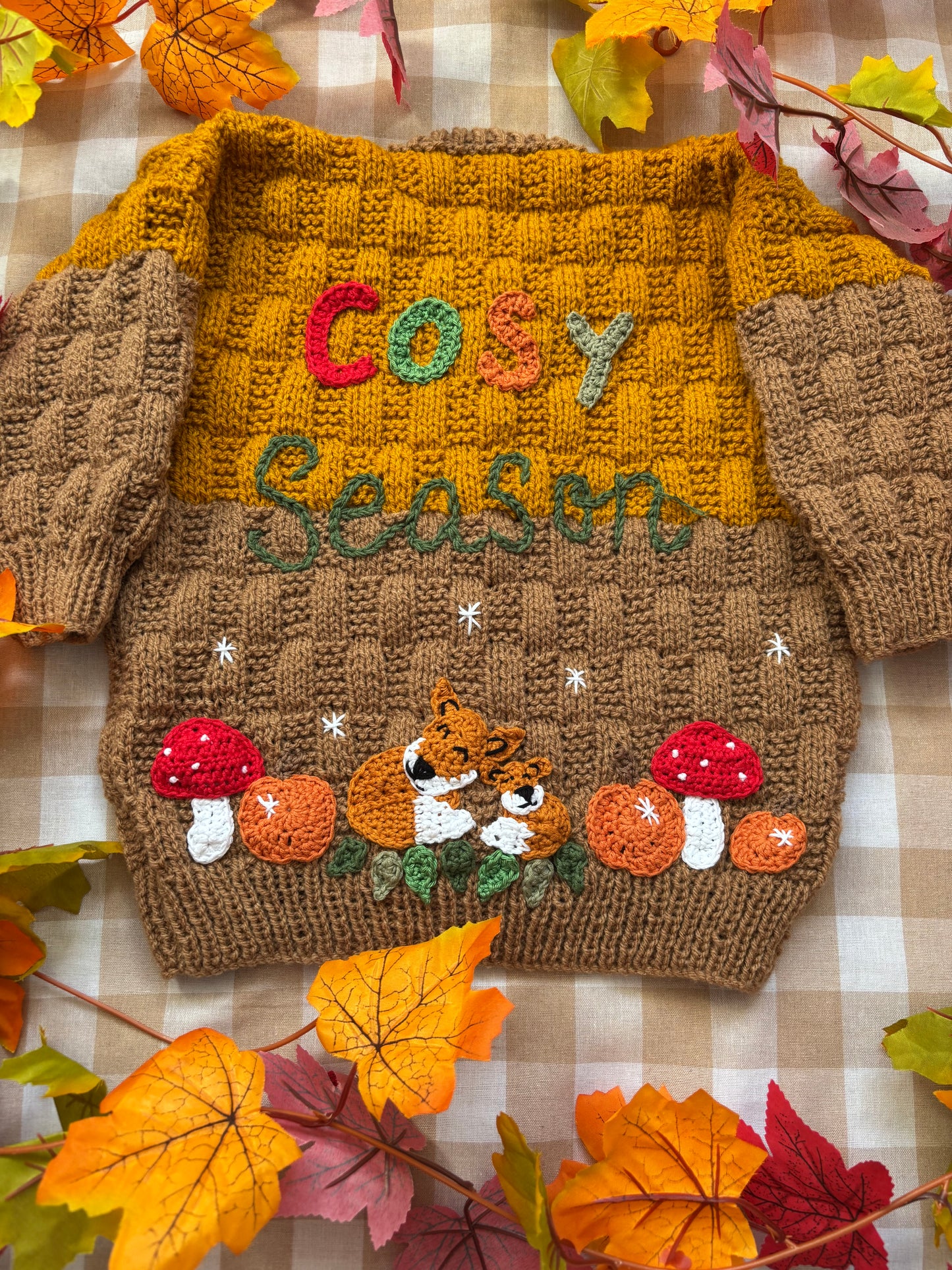 Size 3-4 years, Cosy Season Cuddling foxes